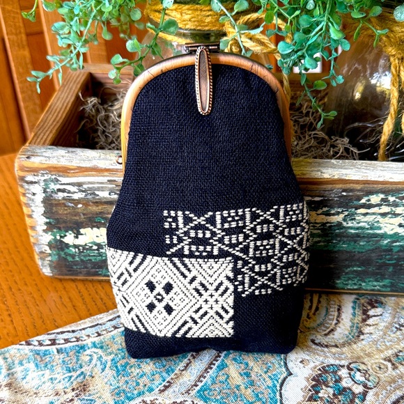 Black & White Embroidered Woven Clutch Vertical Mini Purse 4.5” x 7” - Picture 1 of 8